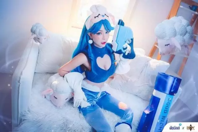 泰国女coser@pang3pong在《传说对决》中化身“甜梦时光”希露卡
